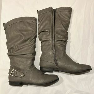 EUC Sz 6 Maurices “Valerie” slouch boots gray